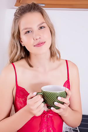 Cute Blonde Alice Reign Masturbating For Your Erotic Enjoyment