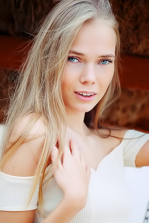 Luise Perfect Pussy And Thighs Wide Spread Delight Us